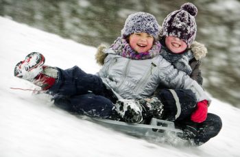 children_sledding_heiloo_netherland_542450141.1024x0